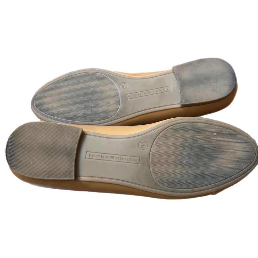 Tommy Hilfiger Womens Size 9M Flat Slip On Shoes Tan Brown With Design on Toe. T - Picture 5 of 5